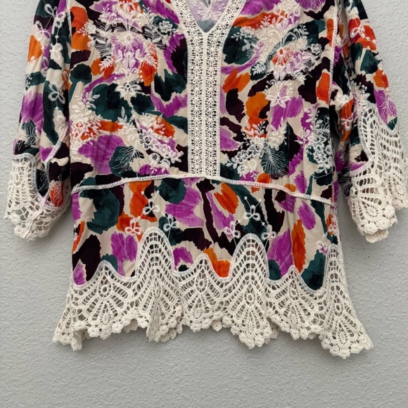 Democracy Three Quarter Sleeve V-Notch Neck Peplum Crochet Printed Woven Top M - Picture 5 of 15